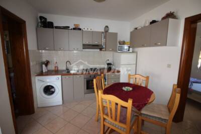 Apartmán na prvom poschodí 130 metrov od pláže.