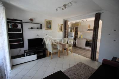 Dva apartmány na južnej strane ostrova Vir