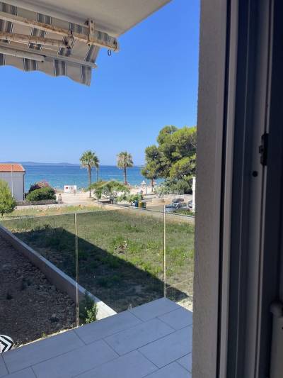 Južna strana otoka Vira, dvosobni apartman s pogledom