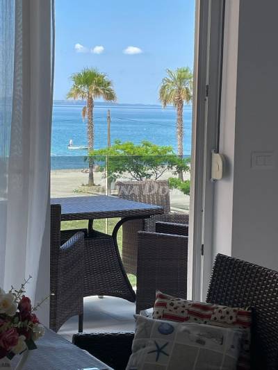 South side of the island of Vir, 100 meters from the sea