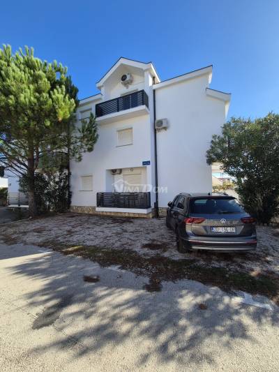 Apartment 180 meters. second floor to the sea.