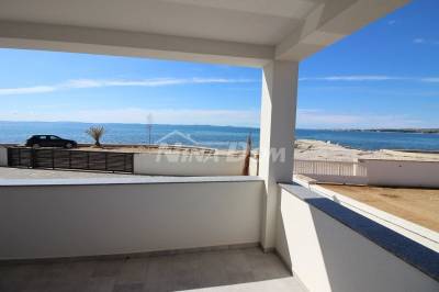 South side, 1 row to the sea, ground floor