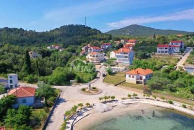 Apartment house for sale on the island of Ugljan, Lukoran