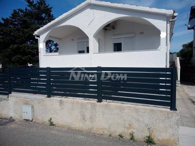 Centrum ostrova Vir, 350 metrov. k moru 