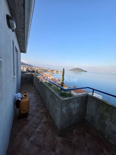 Kali house with three separate apartments and panoramic views