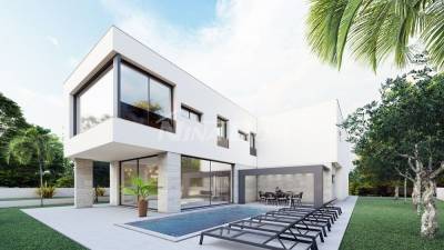 Semi-detached villa with pool, quiet location, new construction