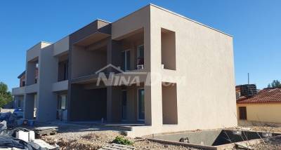 Novopostavený dom s bazénom