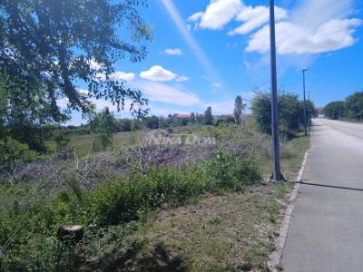 Stavebný pozemok 1746 m² pri ceste, blízko letiska