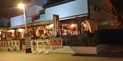 Obytný a obchodný objekt na južnej strane ostrova Vir.