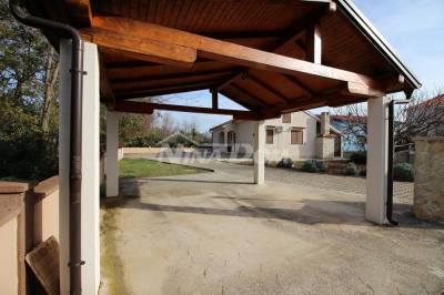 Family property with garage and large garden 180 m. from the sea