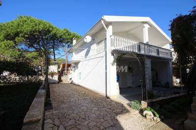 Rodinný rodinný dom s dvomi bytovými jednotkami