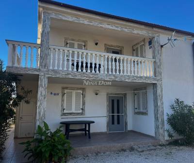 Rodinný dom s dvoma trojizbovými apartmánmi, blízko centra. 