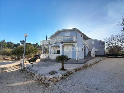 Samostojeća kuća, kompletno opremljena.