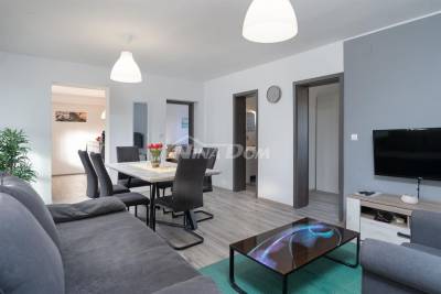 Vir blízko centra, Vila s krytým vyhrievaným bazénom 