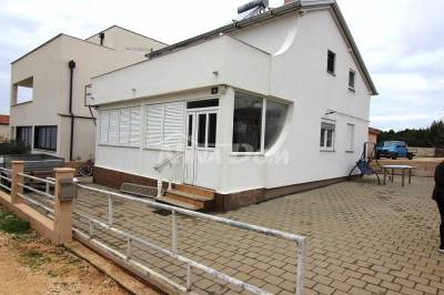 Južna strana otoka Vira, obiteljska nekretnina na mirnoj lokaciji 