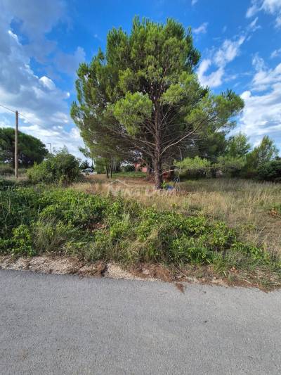 Building land 412 m2, regular shape. 