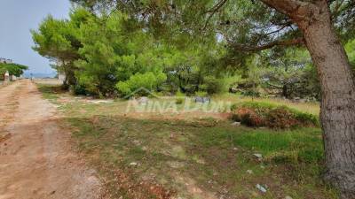 South side of the island of Vir, building plot 616 m2. 