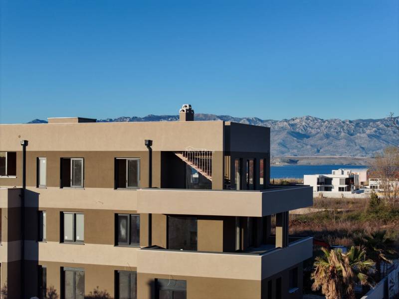 Three-bedroom apartment with sea view and covered terrace - 6