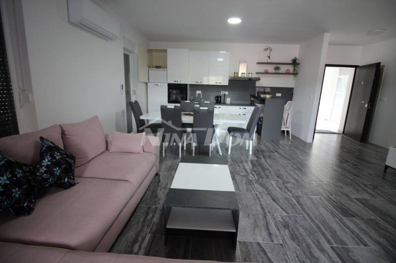 Apartment with three bedrooms, first floor S3 - 8