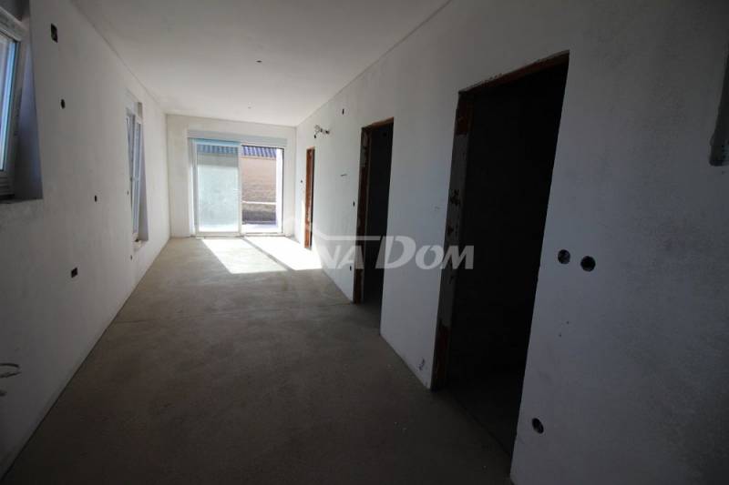 New construction, apartment on the first floor with a roof terrace, center of Vira - 7