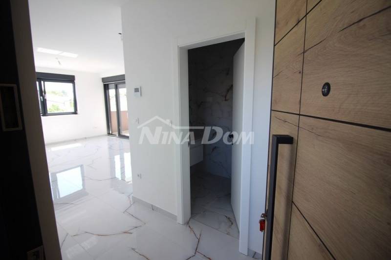 Mezonetový apartmán (prvé a druhé poschodie s tromi spálňami), strešná terasa, južná strana, v blízkosti mora - 2