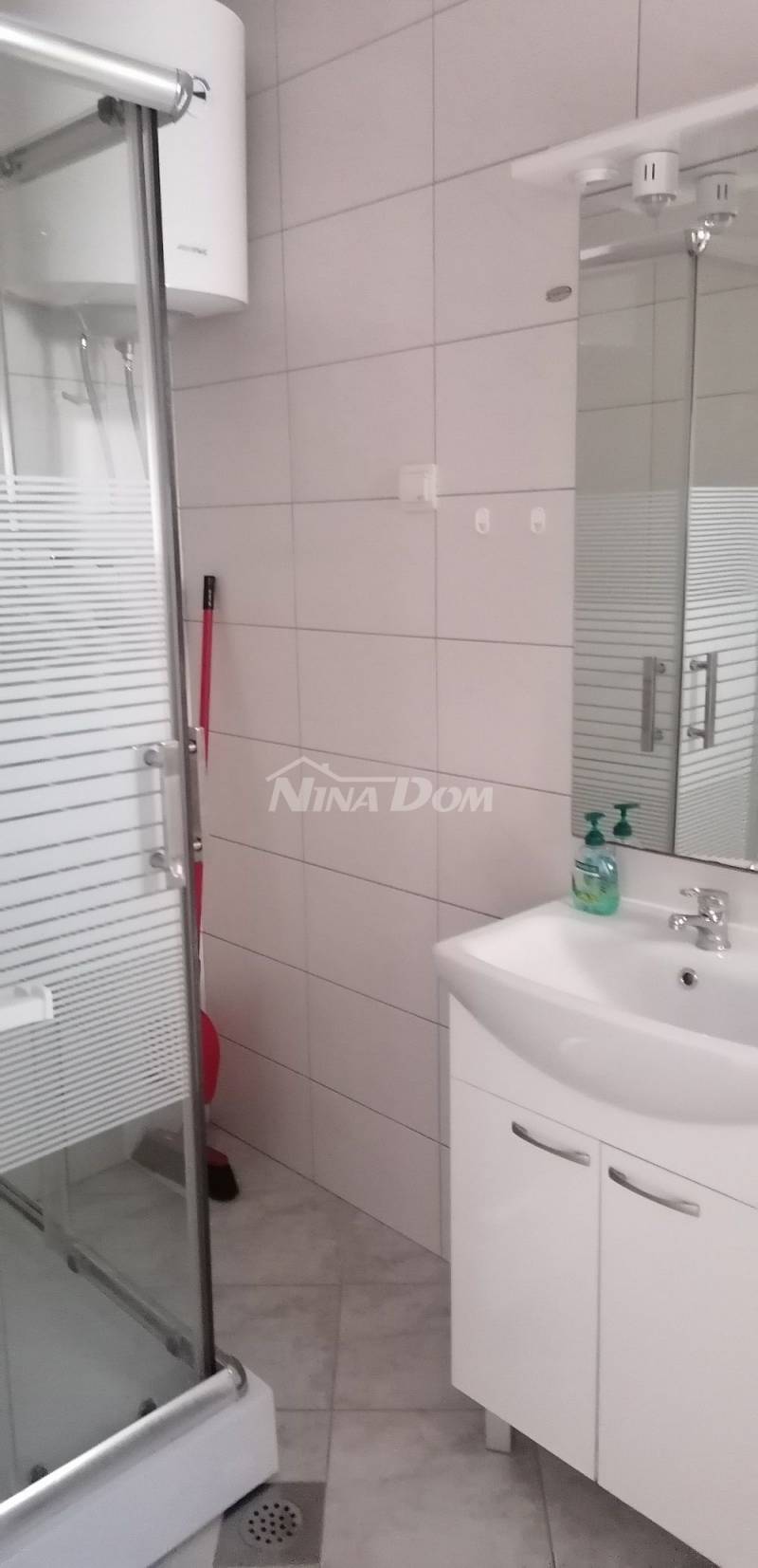 Prízemie domu s časťou dvora, južná strana 400m. k moru - 13