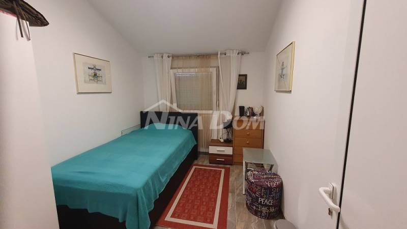 Trosoban apartman s velikom terasom u mirnom dijelu otoka Vira. - 7