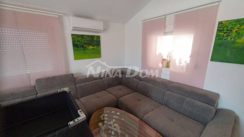Trosoban apartman s velikom terasom u mirnom dijelu otoka Vira. - 11