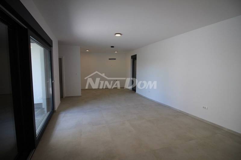 Apartment in the center of the island of Vir, 1 floor with a roof terrace - 12
