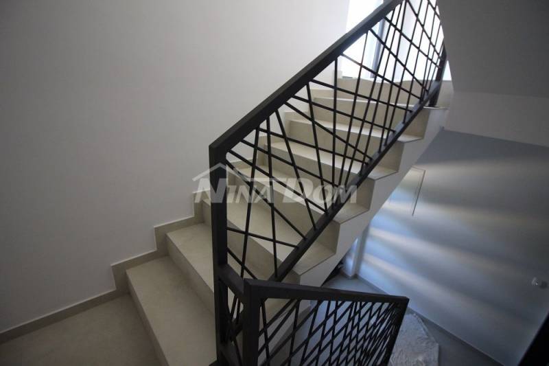 Apartment in the center of the island of Vir, 1 floor with a roof terrace - 13