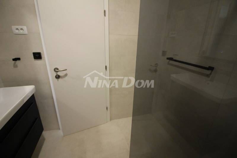Apartmán v centre ostrova Vir, 2. poschodie so strešnou terasou - 11