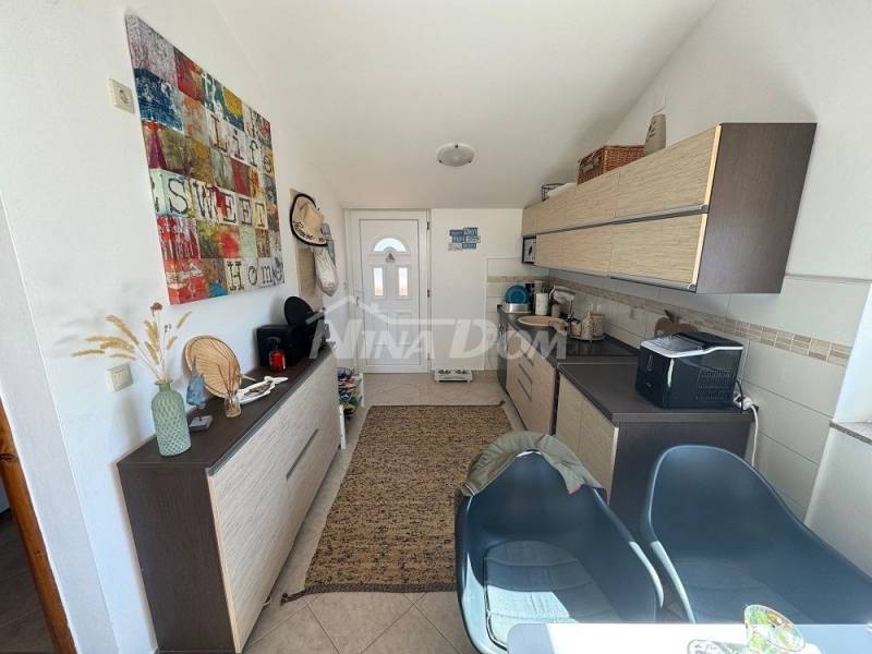 Dva apartmány v komplexe (samostatná budova) na južnej strane ostrova Vir. - 5