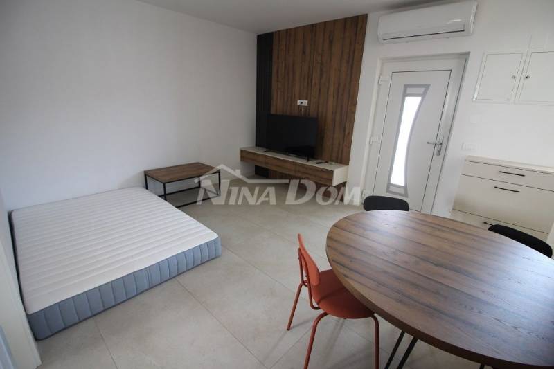 New building, south side, furnished apartment. - 3