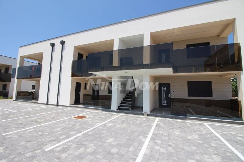 New building, south side, furnished apartment. - 8