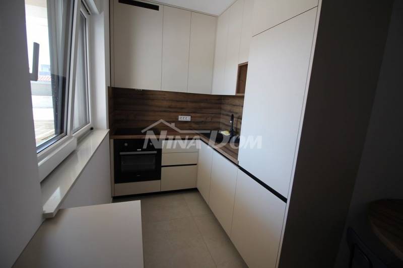 Novogradnja, južna strana, opremljen apartman. - 4