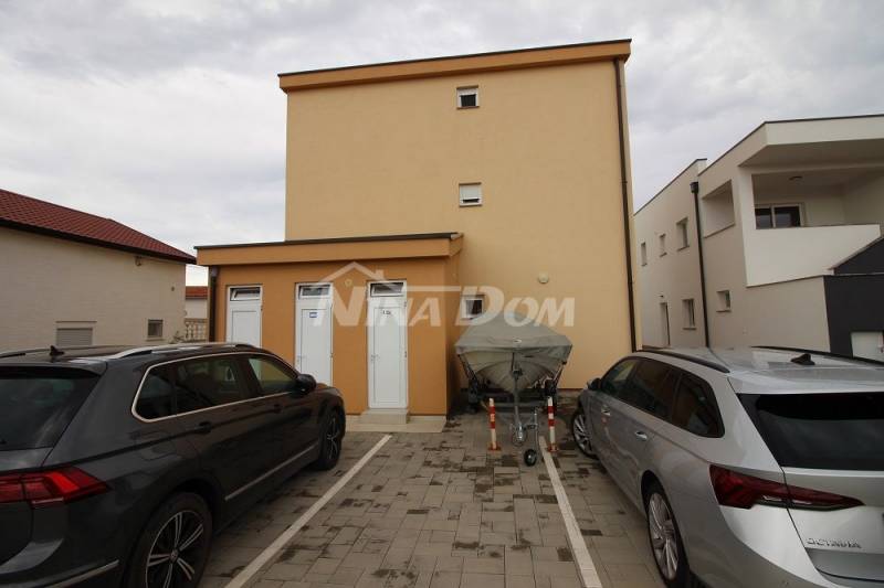 Apartmán na južnej strane 254 metrov od mora, voda a kanalizácia - 13