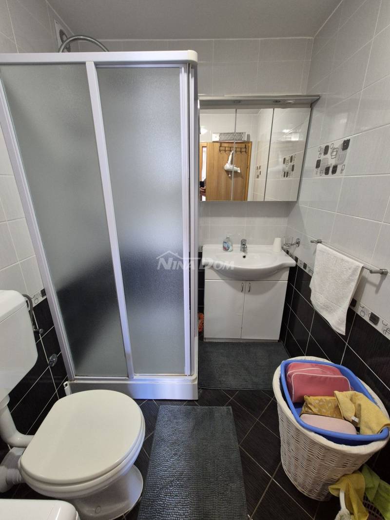 Apartmán na 1. poschodí, južná strana 50 metrov od mora s výhľadom na more - 8