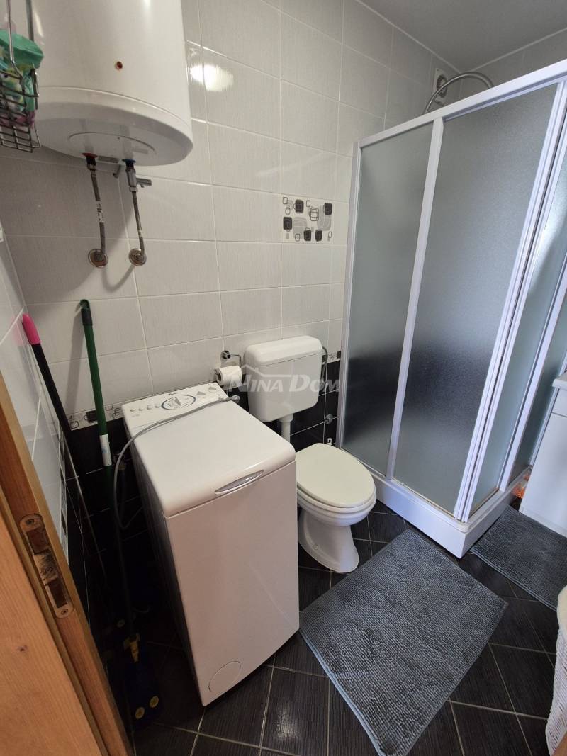 Apartmán na 1. poschodí, južná strana 50 metrov od mora s výhľadom na more - 9