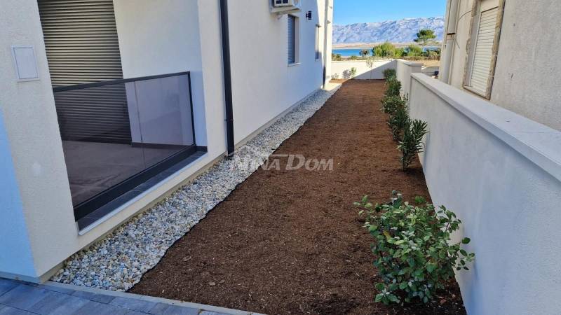 Ground floor with garden, connected to city water and sewer. - 2