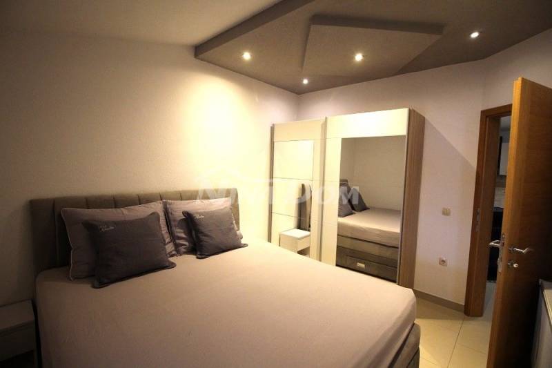 Lijepo uređen apartman na prvom katu. - 7