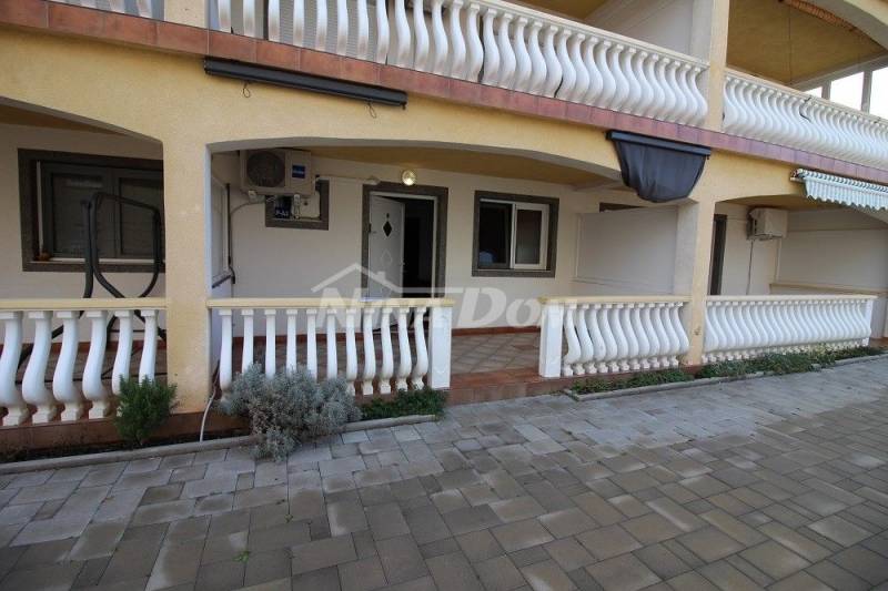 Apartman u prizemlju s dvije spavaće sobe 80 met. do plaže - 2