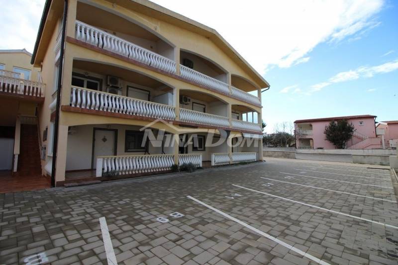 Apartman u prizemlju s dvije spavaće sobe 80 met. do plaže - 1