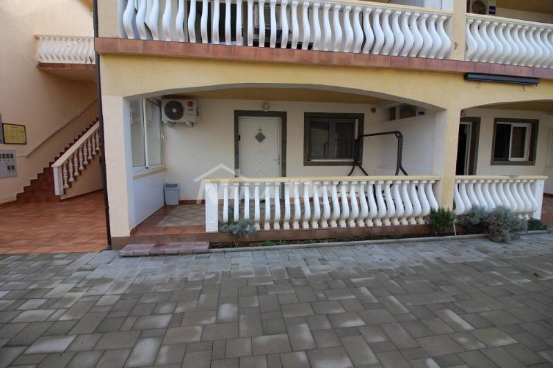 Apartman u prizemlju s dvije spavaće sobe 80 met. do plaže - 2