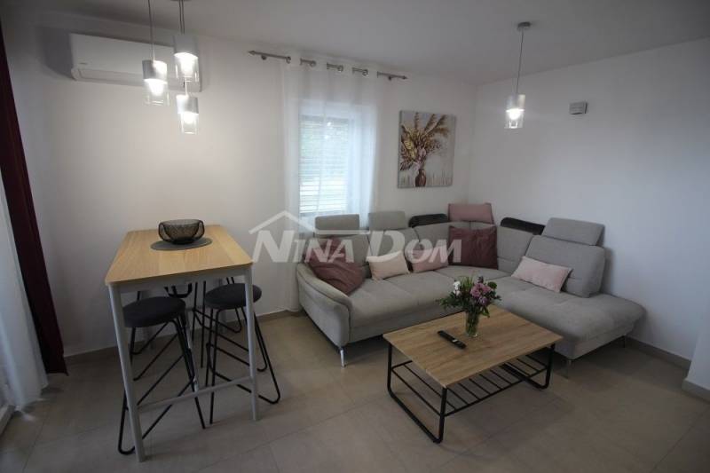 Apartman, visoko prizemlje 30 metara od mora s pogledom na more - 3