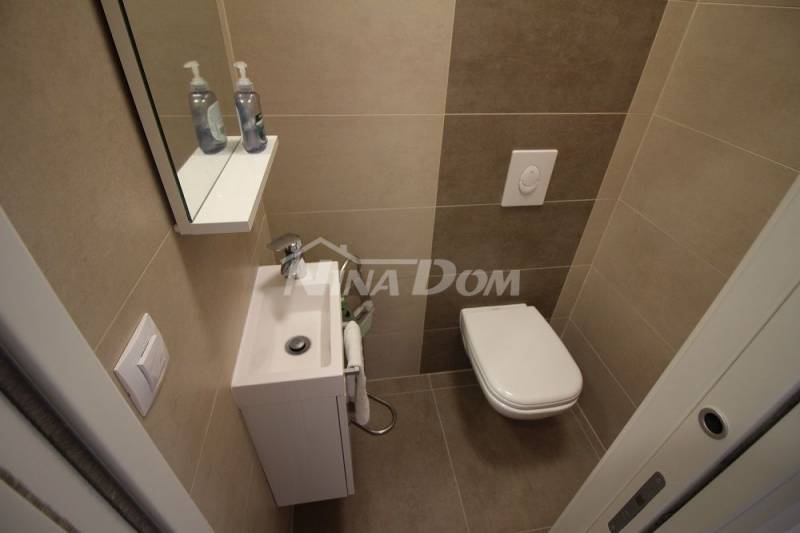 Apartman, visoko prizemlje 30 metara od mora s pogledom na more - 11