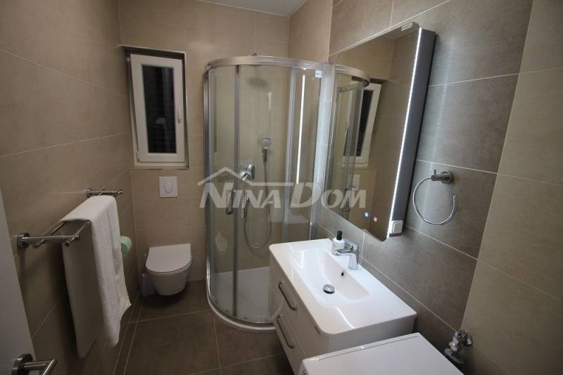 Apartman, visoko prizemlje 30 metara od mora s pogledom na more - 13
