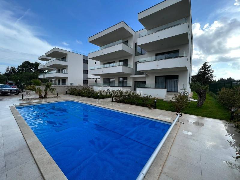 Luxusný trojizbový apartmán Ugljan so záhradou a spoločným bazénom a letnou kuchyňou - 1