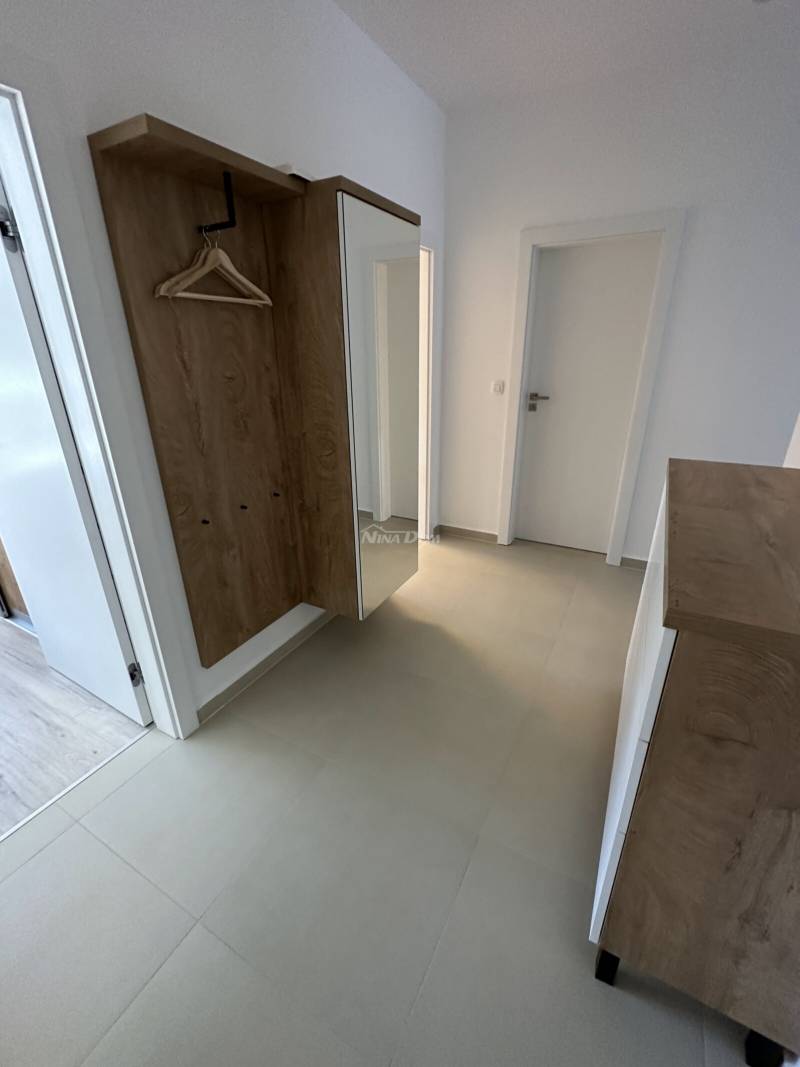 Luxusný trojizbový apartmán Ugljan so záhradou a spoločným bazénom a letnou kuchyňou - 5
