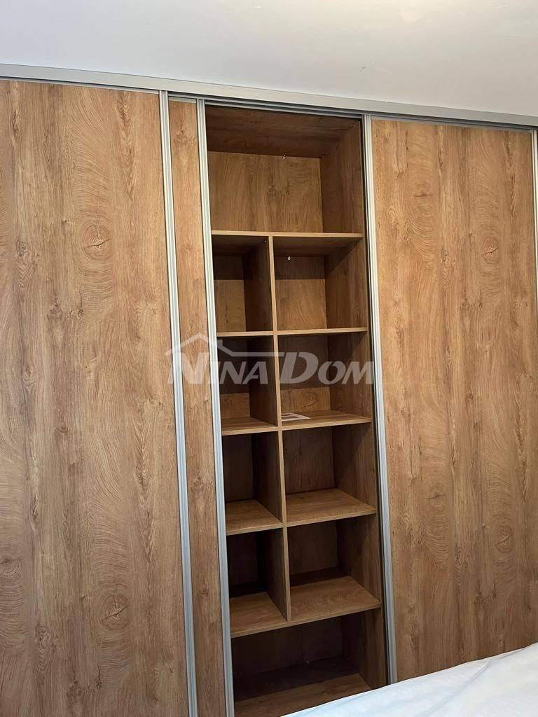 Luxusný trojizbový apartmán Ugljan so záhradou a spoločným bazénom a letnou kuchyňou - 11