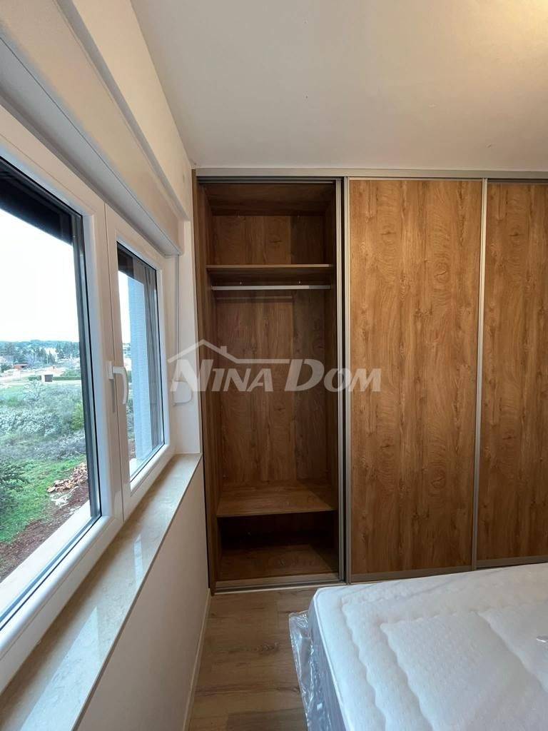 Luxusný trojizbový apartmán Ugljan so záhradou a spoločným bazénom a letnou kuchyňou - 13